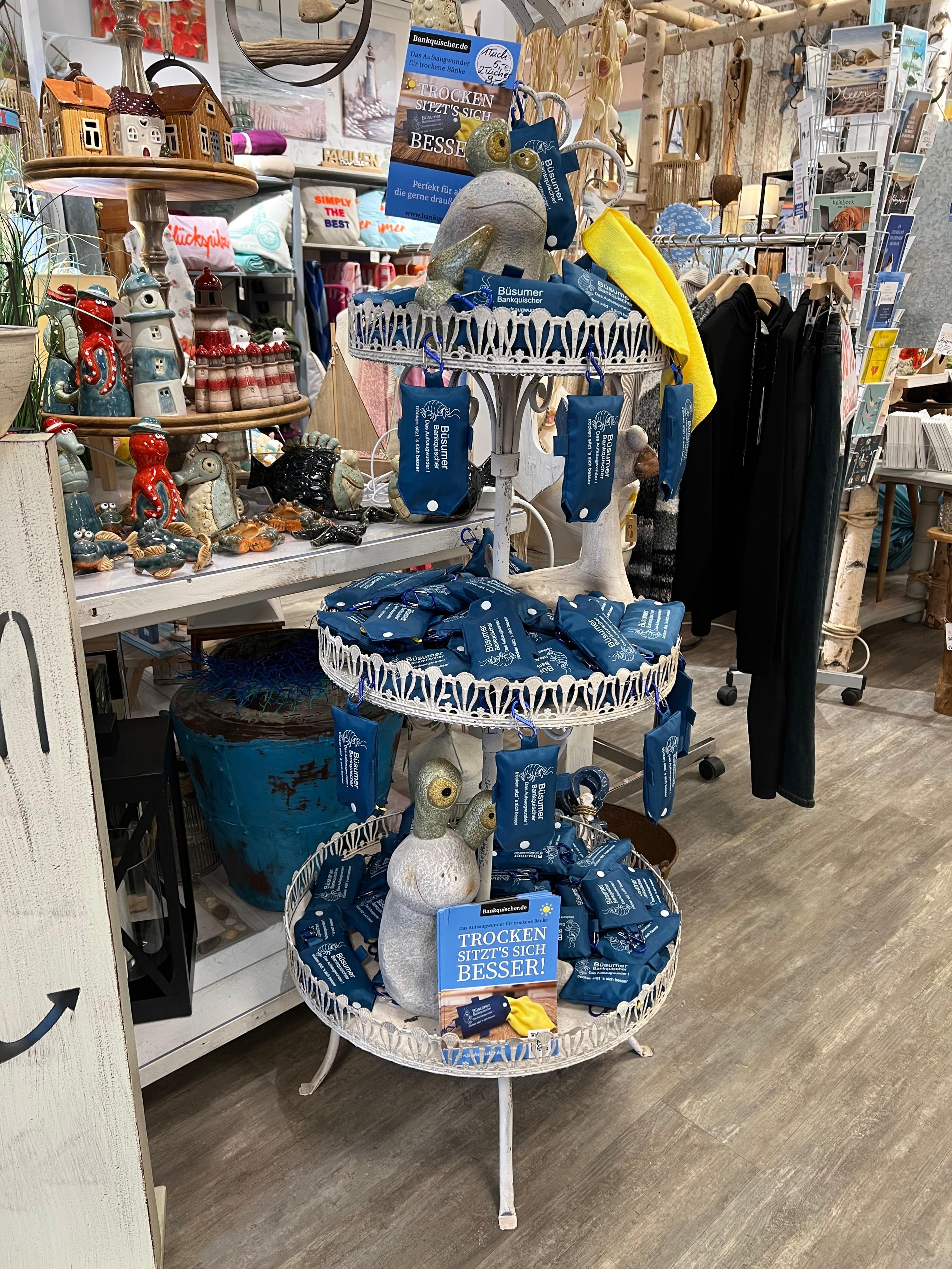 Bankquischer Produktdisplay im Büsum12 Laden
